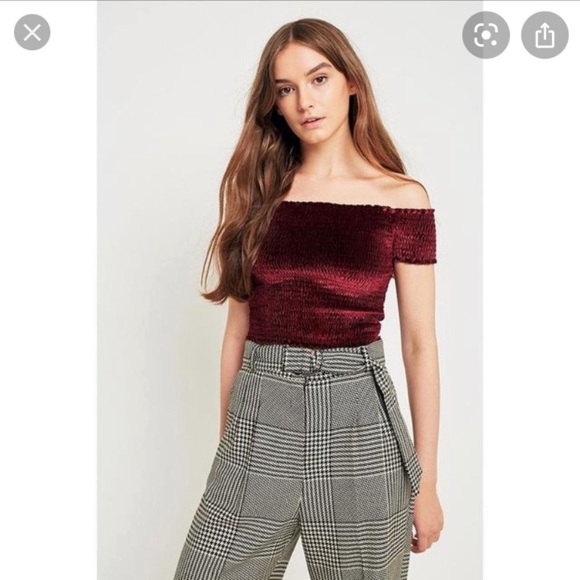 Light Before Dark (UO) Fitted Top Off the Shoulder - Picture 1 of 5